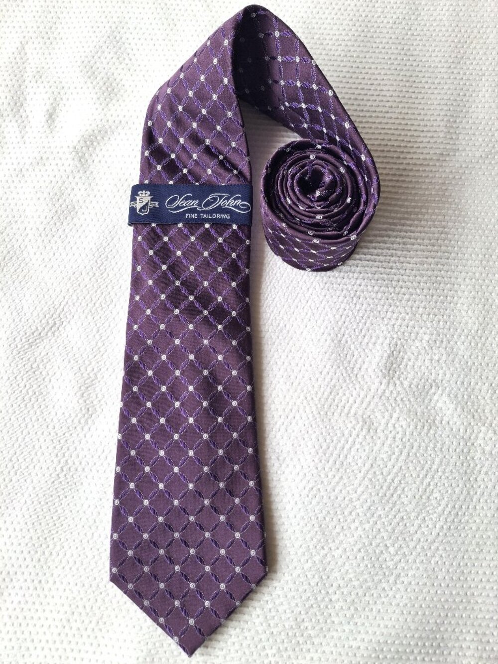 Sean John Classic 100% Silk Tie with Geometric Pattern